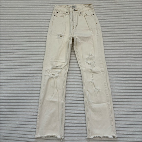 Urban Outfitters White Distressed Cowboy Jeans-size 25 - Picture 1 of 3